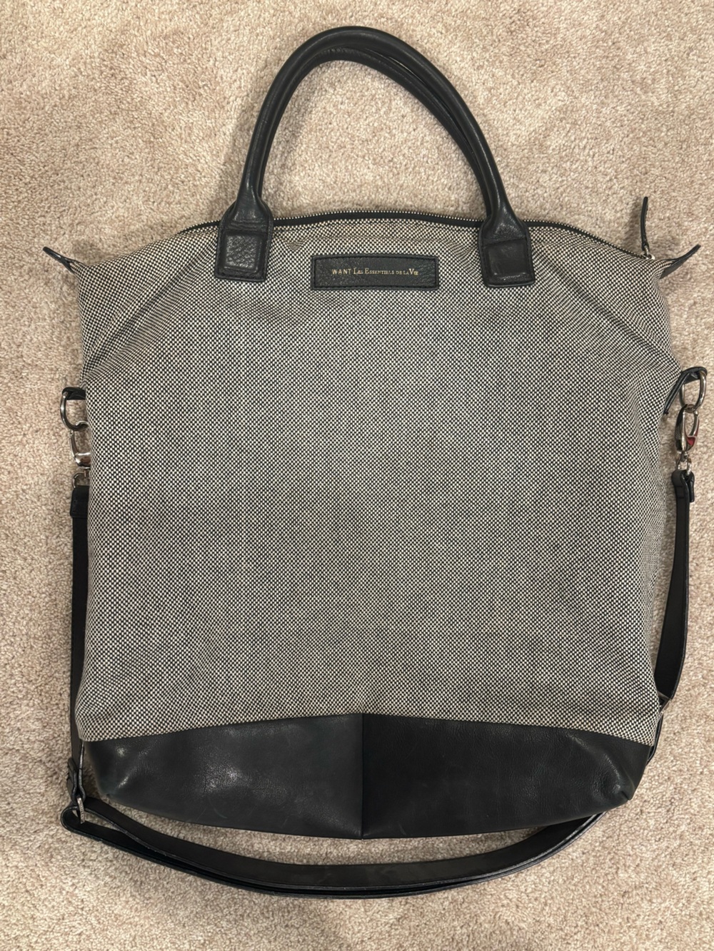 VANITY LES ESSENTIELS DE LA VIE Black Leather Tag Tote Interior